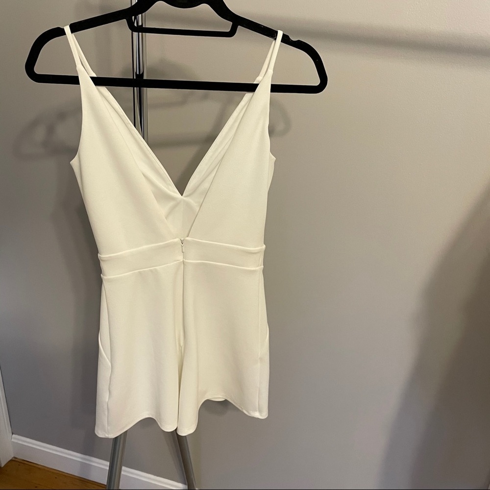 Cute white romper - Picture 2 of 7